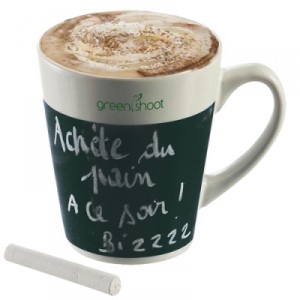 Mug avec espace en ardoise pour inscrire un message Mug avec possibilité d'inscription à la craie sur ardoise pour laisser n'importe quel message